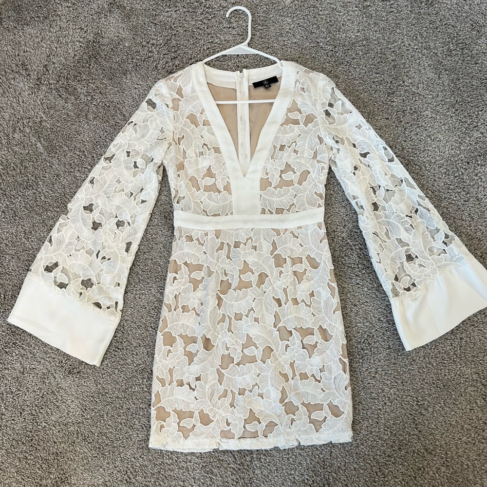 Missguided - white lace embroidered dresss